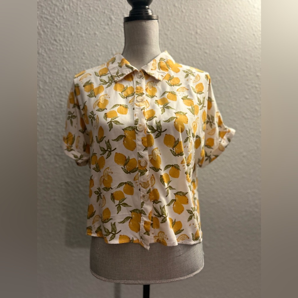Milk + Honey Women’s Lemon Print Top Sz L